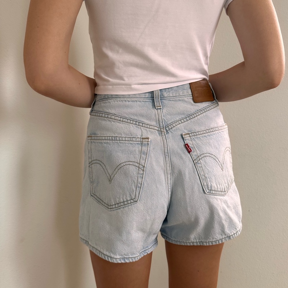 Levi's high loose shorts size 26
